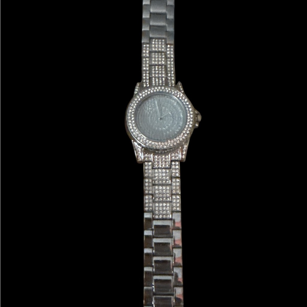 NWT Elegant Silver Glitz Women's Watch great gift